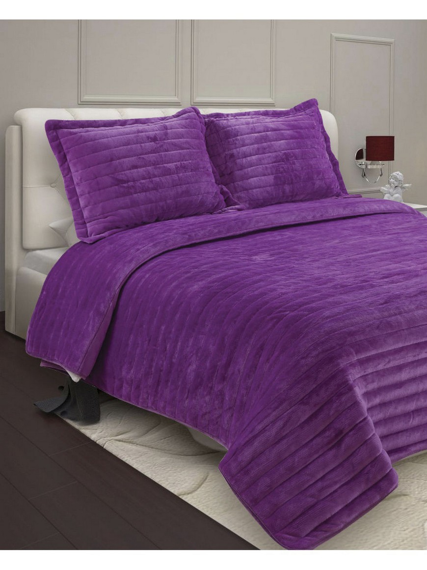 Покрывало сиреневое. Лиловое покрывало. Фиолетовое одеяло. Фиолетовое покрывало на кровать. Простынь махровая arya.