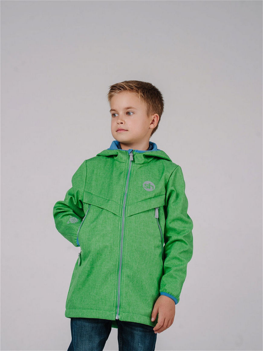 Мальчик в зеленой куртке