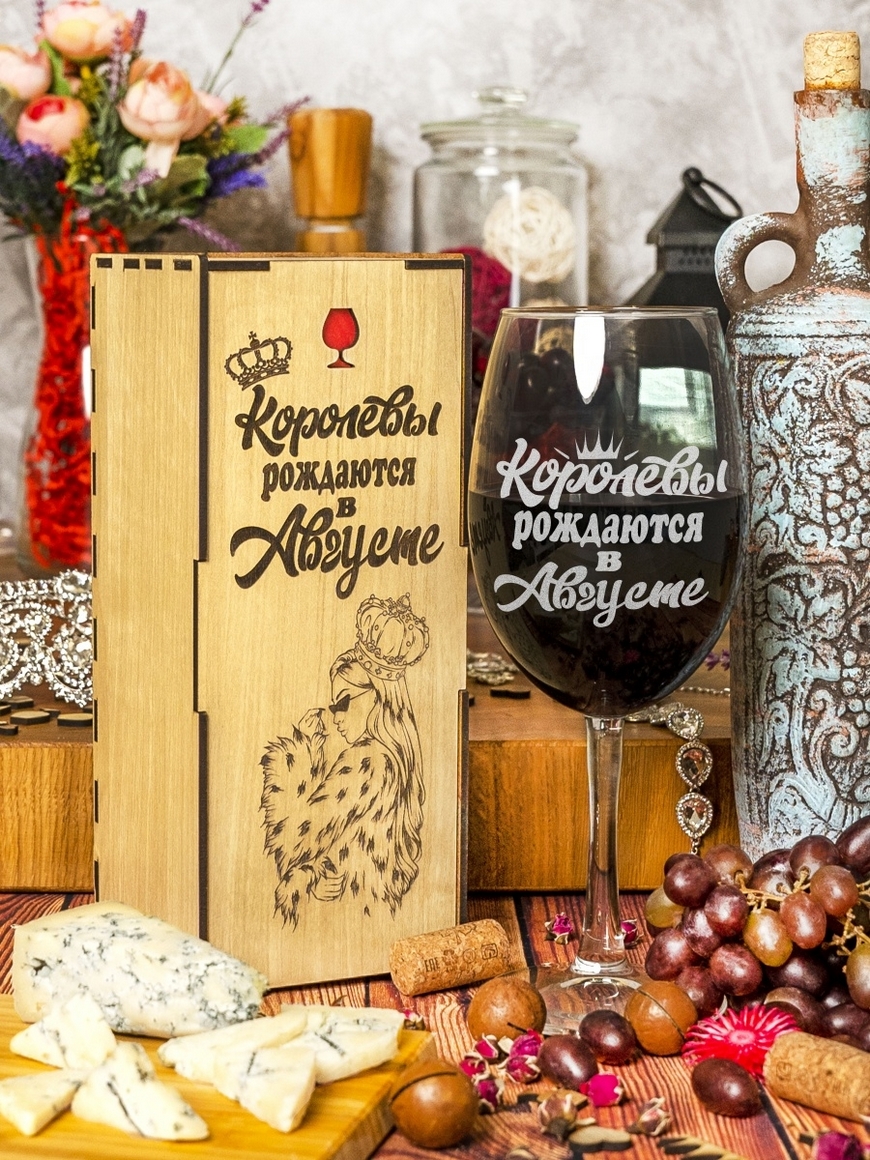 Подарки там сайт. Подарки покупателям. Подарки там сайт. Вручает подарок. Подарки там сайт.